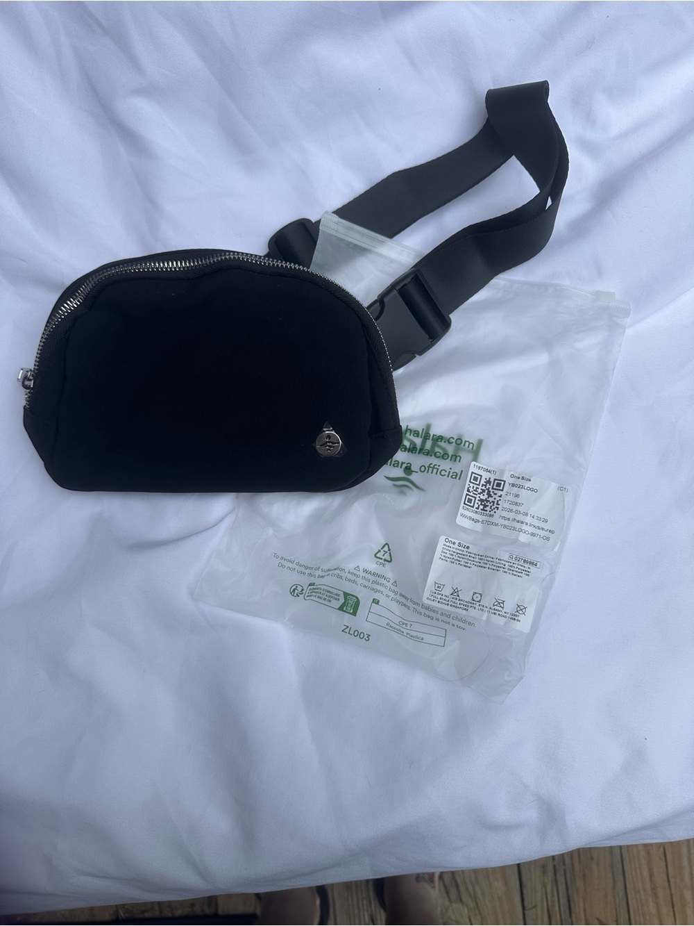 HALARA Black Minimalist Waist Bag with Silver Zip